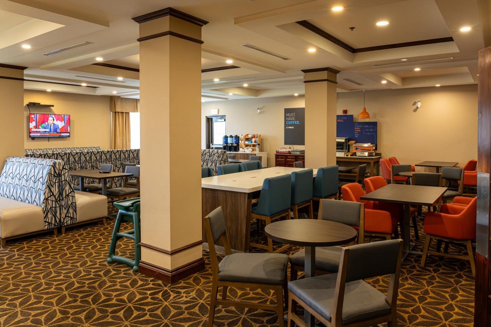 Holiday Inn Express Hotel & Suites Brockville By Ihg Eksteriør billede