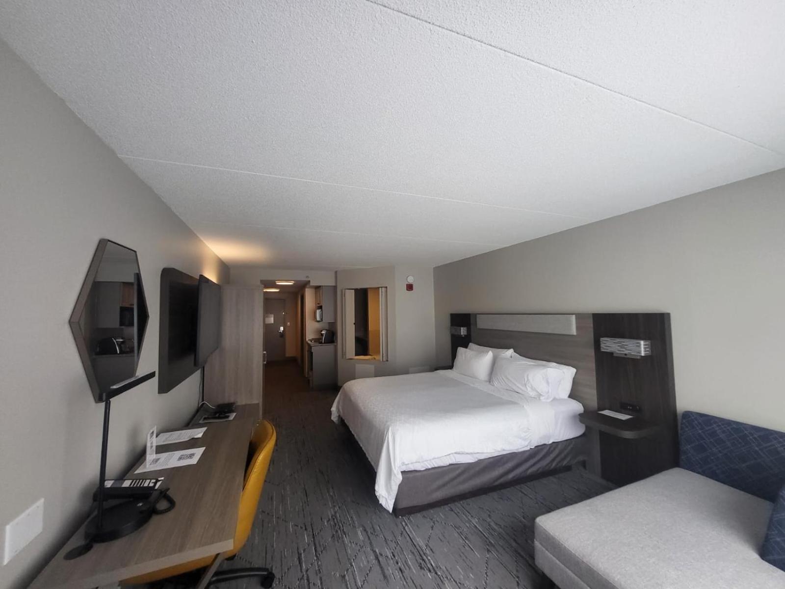 Holiday Inn Express Hotel & Suites Brockville By Ihg Eksteriør billede